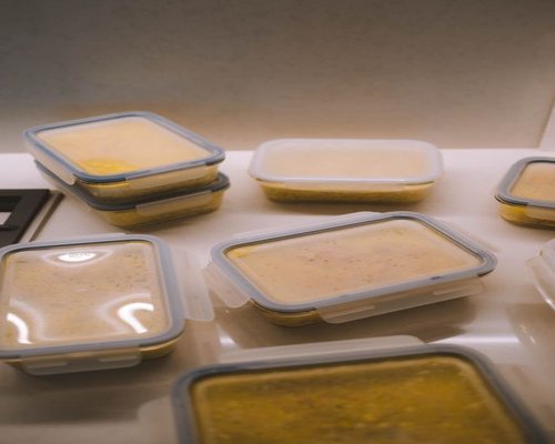 Covered containers storing food neatly